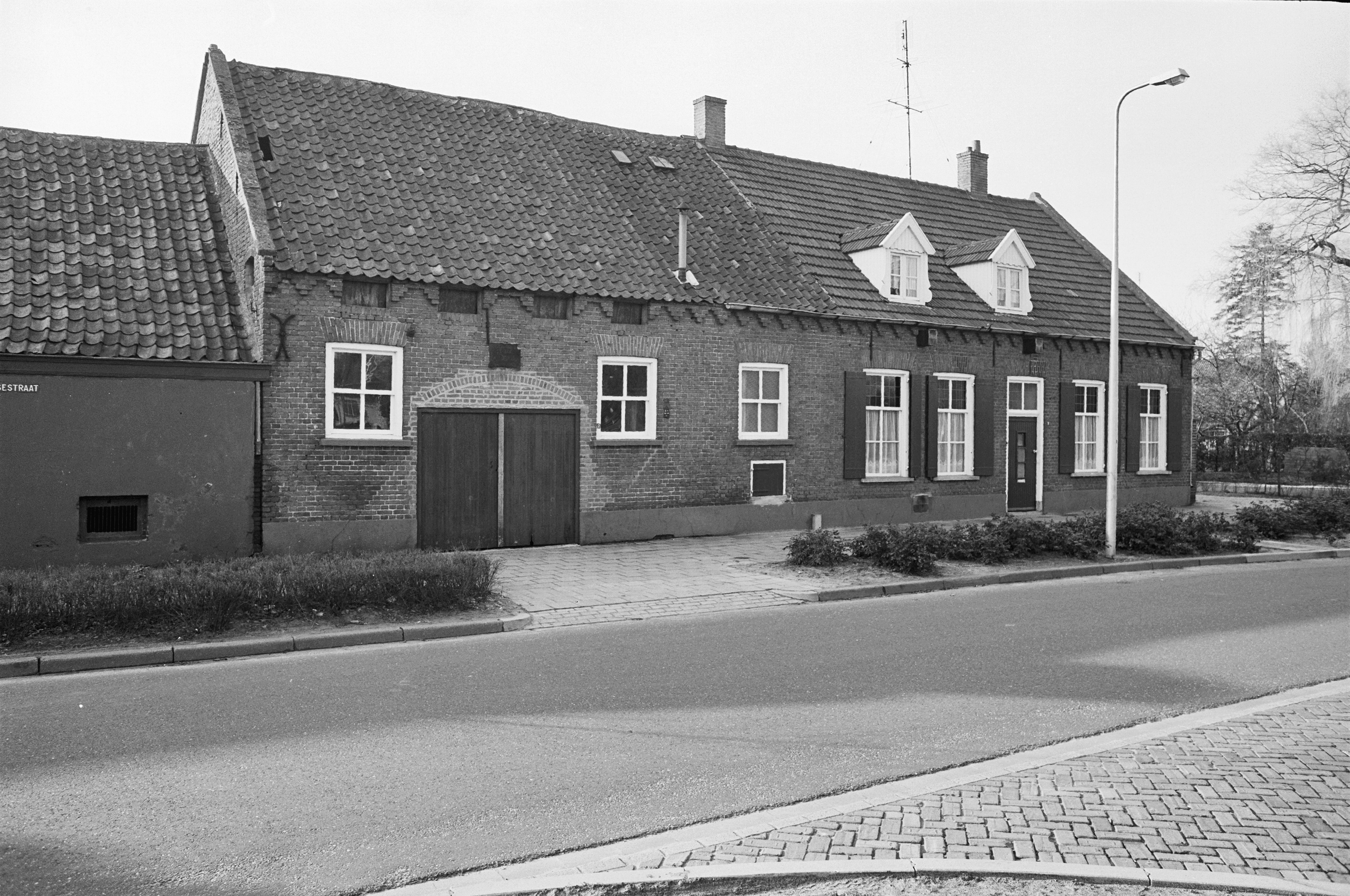 Voorgevel aan Lagekerk 8 (Deurne) - v.m. brouwerij 'De Zon'