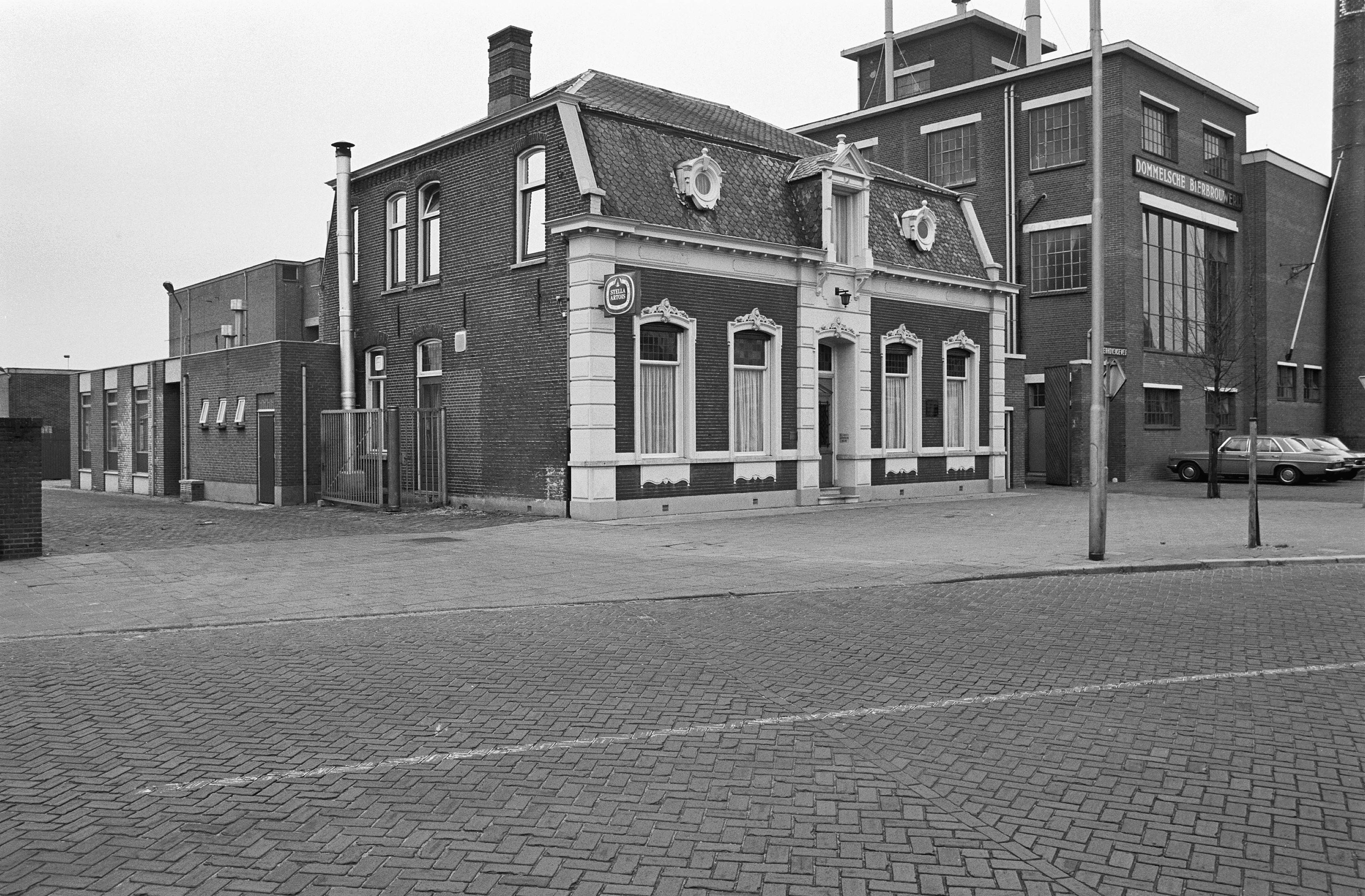 Woning naast brouwerij, voor- en linker zijgevel