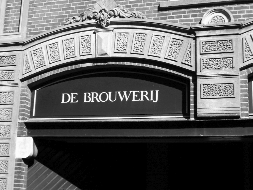 Voormalige bierbrouwerij De Drie Hoefijzers (Zustersteeg)