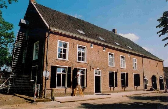 Oostrikkerdijk in Leende: woomhuis met brouwerij